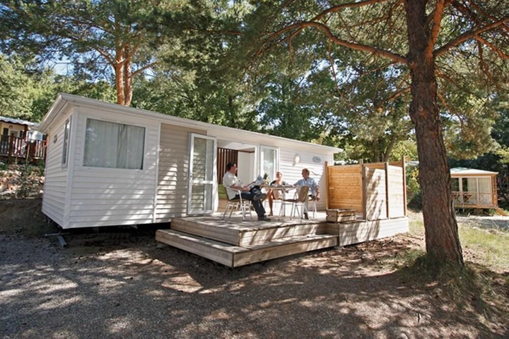 Camping Domaine De Chanteraine 弗尔东河畔莱萨莱 外观 照片