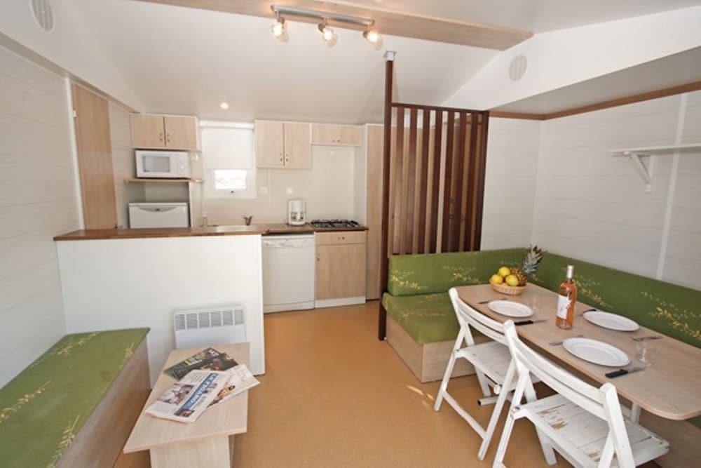 Camping Domaine De Chanteraine 弗尔东河畔莱萨莱 外观 照片